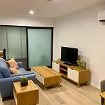 Central Canberra City Apartment With Study And Full Amenities Including Parking