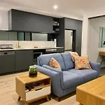 Central Canberra City Apartment With Study And Full Amenities Including Parking