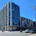 Central Canberra City Apartment With Study And Full Amenities Including Parking