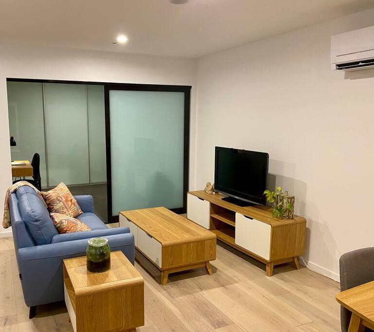 With Study And Full Amenities Including Parking Apartment Canberra